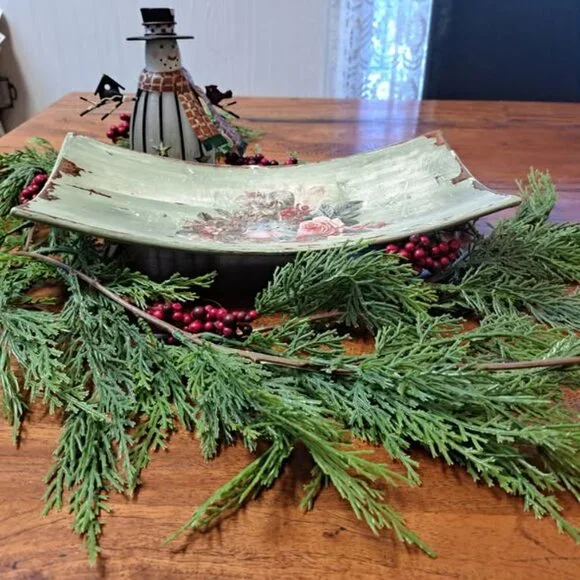 VINTAGE METAL RAISED TRAY ~ GORGEOUS ROSES~ CHALK PAINTED AND RESTYLED~! - Picture 3 of 3